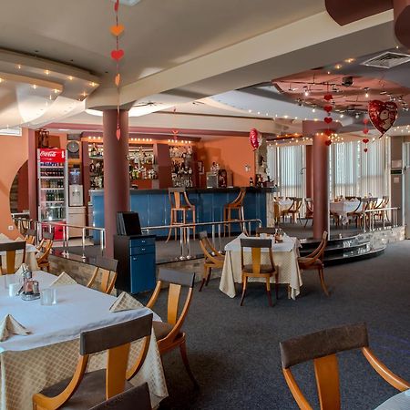 ימבול Hotel Kapri מראה חיצוני תמונה