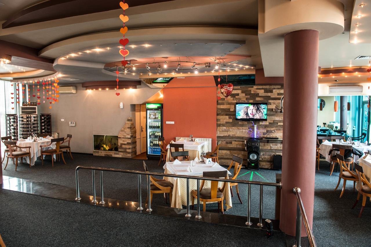 ימבול Hotel Kapri מראה חיצוני תמונה