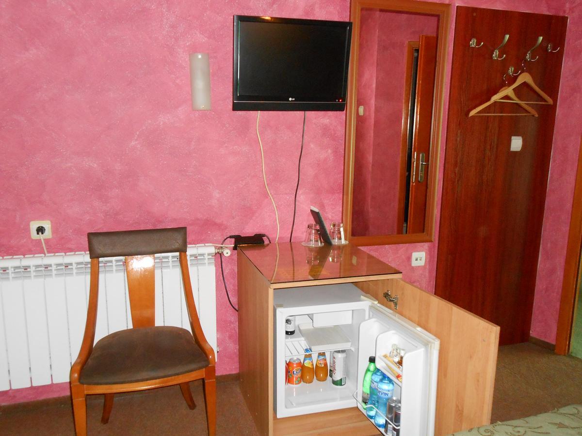 ימבול Hotel Kapri מראה חיצוני תמונה